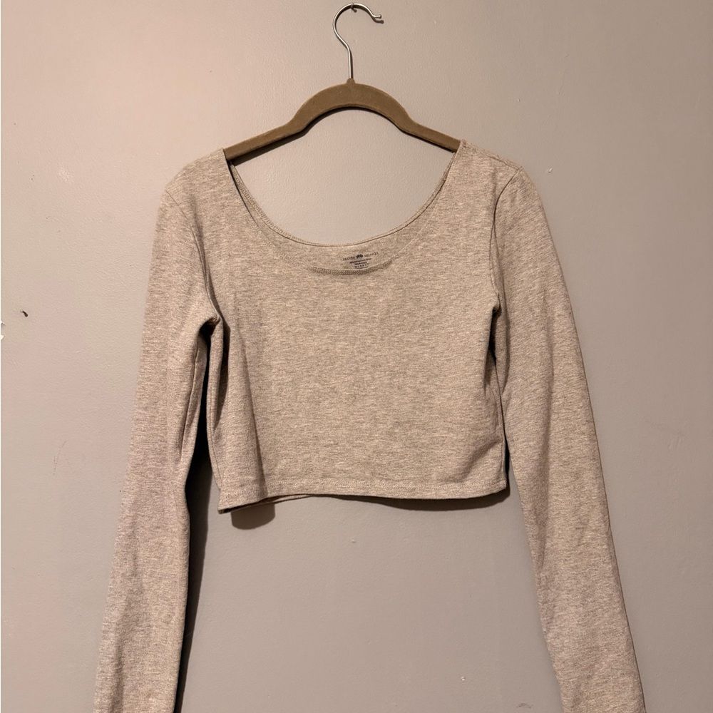 Brandy Melville Light Gray Long Sleeve Crop Top